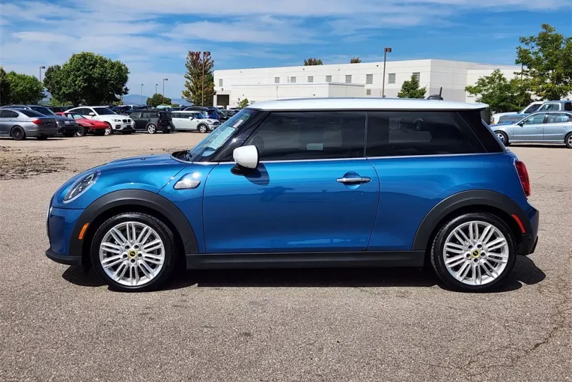 2024 Mini Cooper 2 Door Hardtop SE photo 1