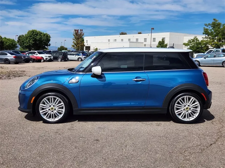 2024 Mini Cooper 2 Door Hardtop SE photo 1