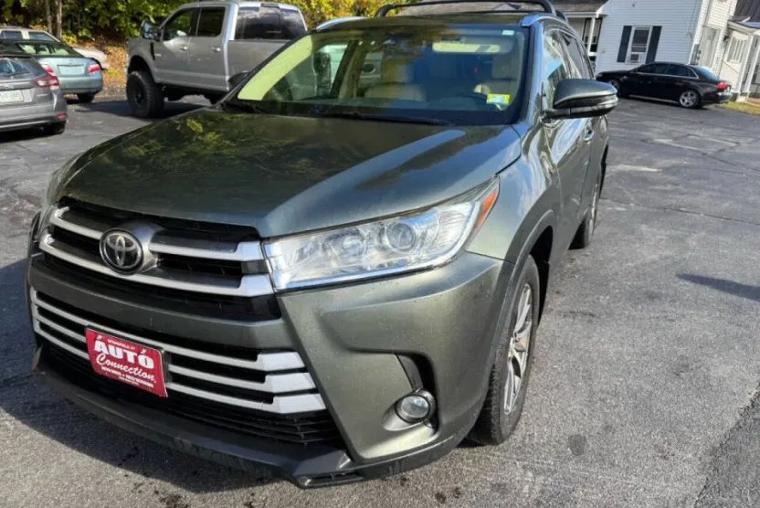 2017 Toyota Highlander XLE photo 1