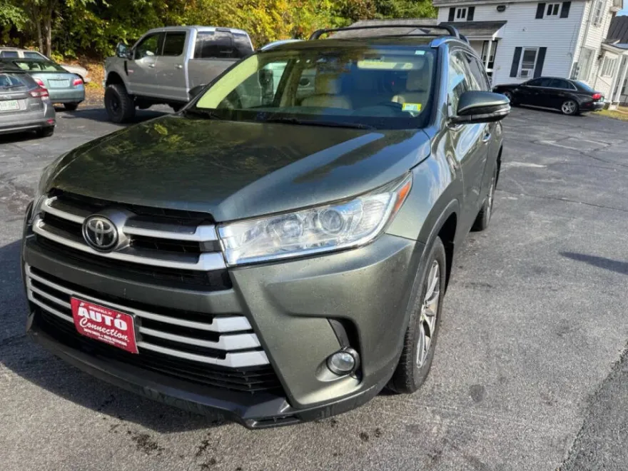 2017 Toyota Highlander XLE photo 1