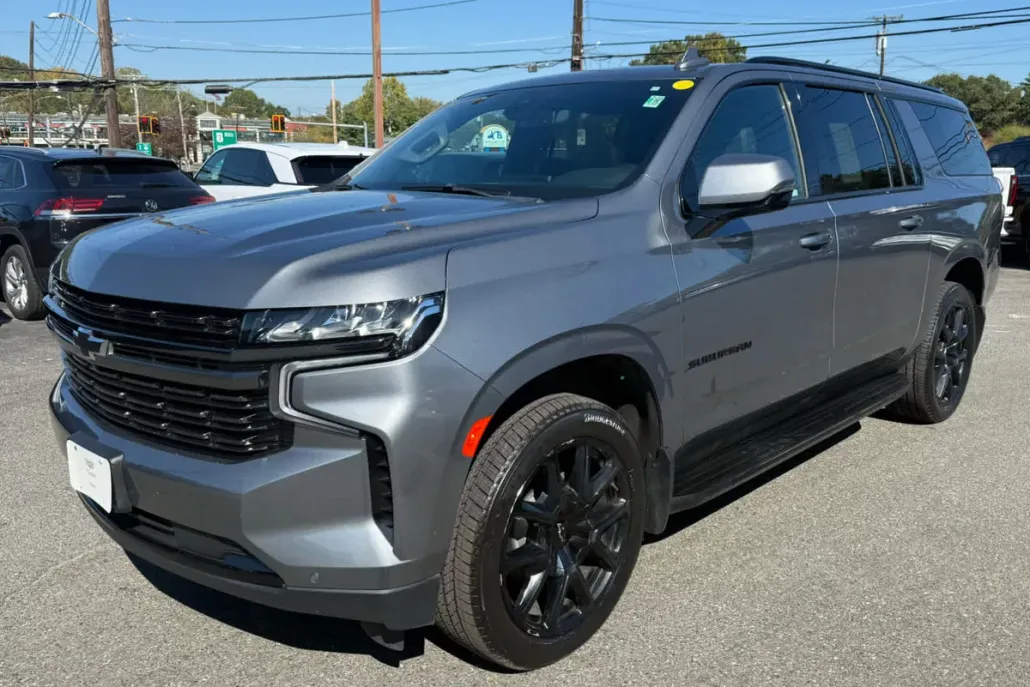 2022 Chevrolet Suburban RST photo 1