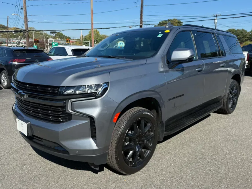 2022 Chevrolet Suburban RST photo 1
