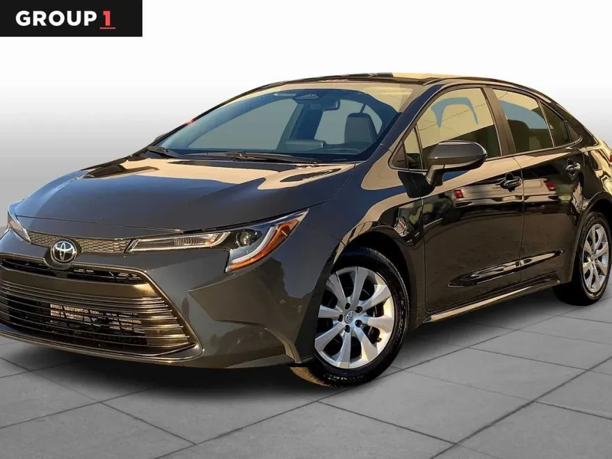 2024 Toyota Corolla LE photo 1