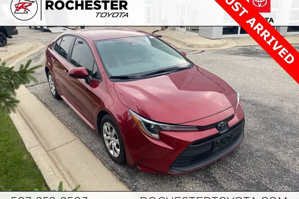 2024 Toyota Corolla LE photo 1