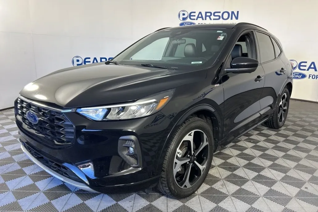 2023 Ford Escape ST-Line Select photo 1