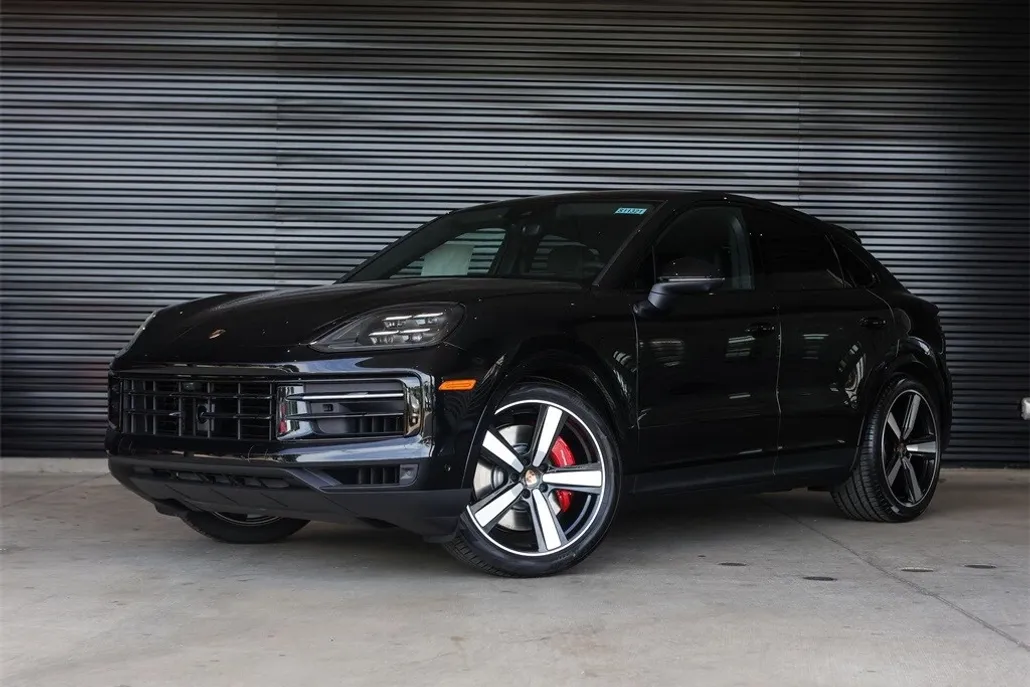 2025 Porsche Cayenne Coupe S photo 1