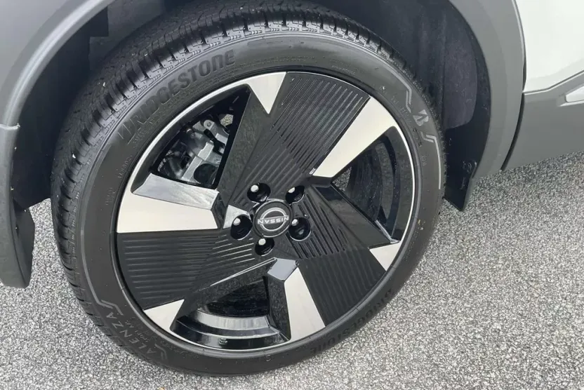 2026 Nissan Kicks SR photo 1
