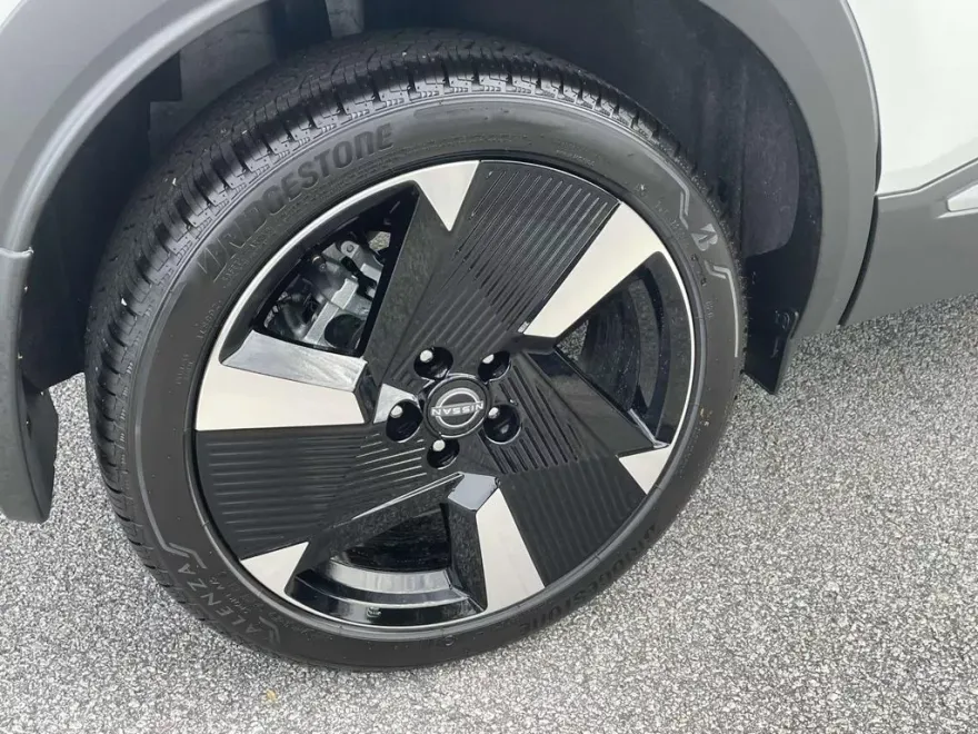 2026 Nissan Kicks SR photo 1