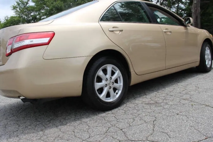 2011 Toyota Camry LE photo 1