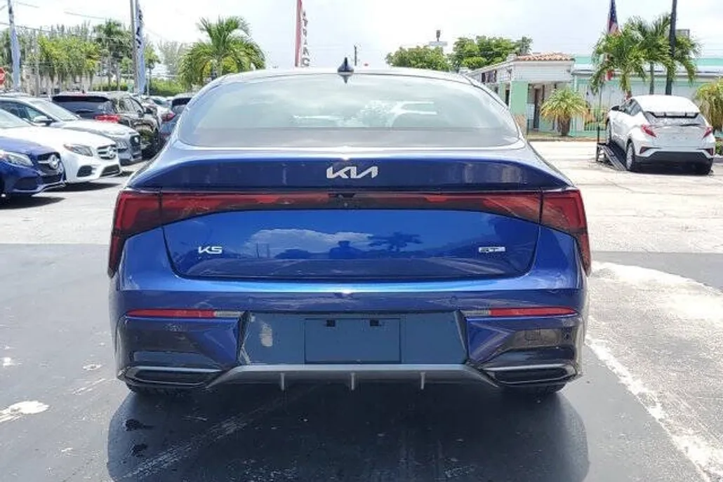 2025 Kia K5 GT-Line photo 1