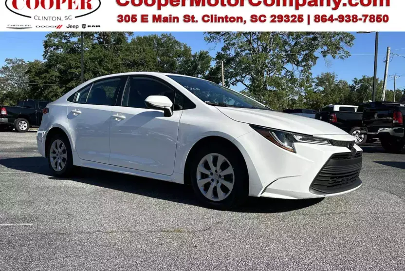 2023 Toyota Corolla LE photo 1