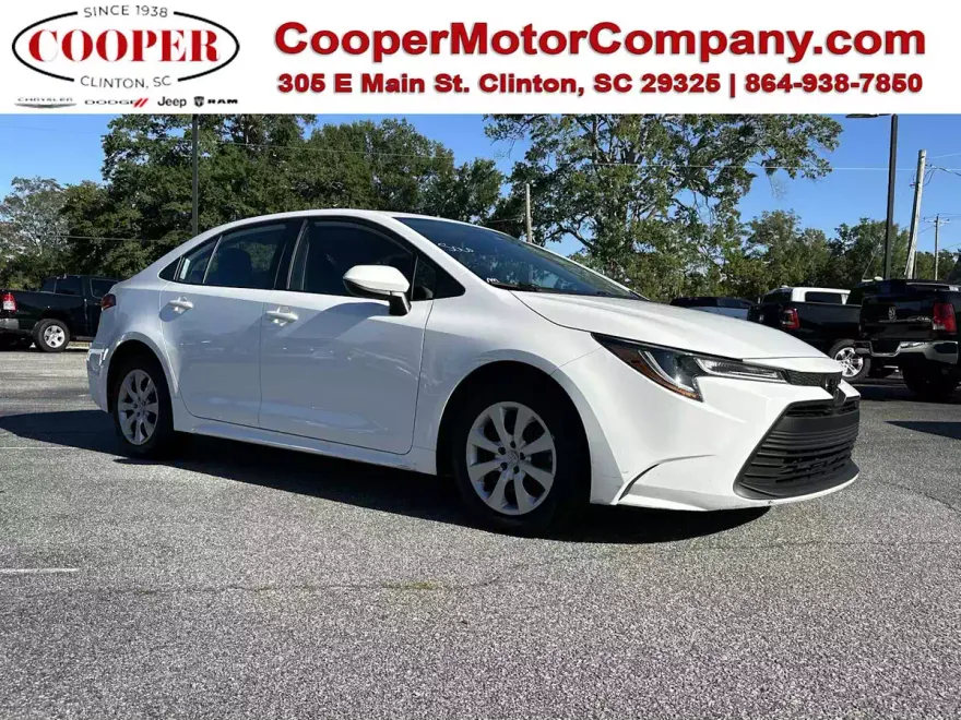 2023 Toyota Corolla LE photo 1