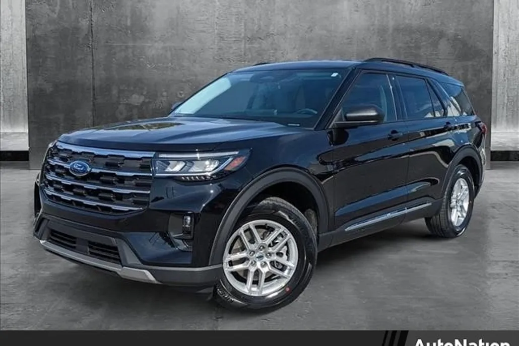2025 Ford Explorer photo 1
