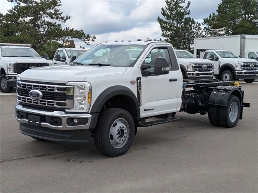 2025 Ford F-600 photo 1
