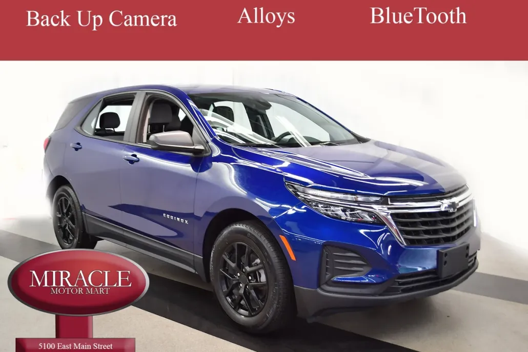 2023 Chevrolet Equinox LS photo 1