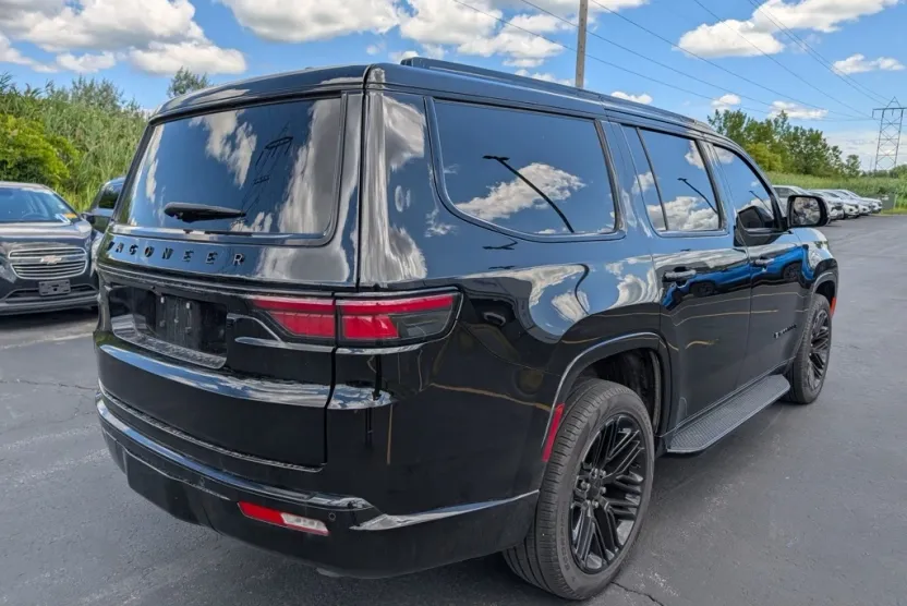 2024 Jeep Wagoneer Series II photo 1