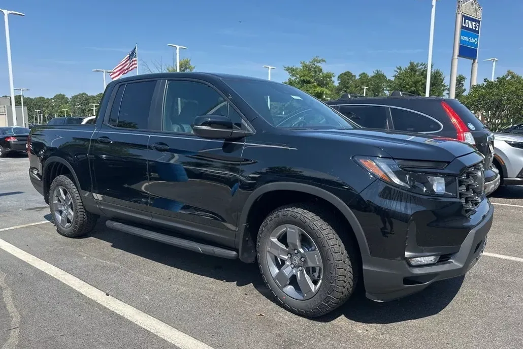 2025 Honda Ridgeline TrailSport photo 1