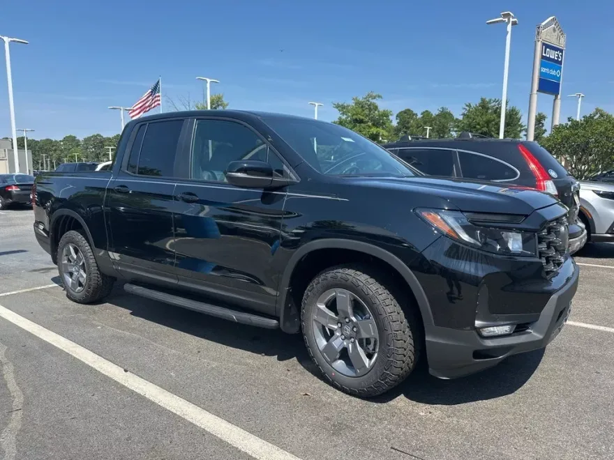 2025 Honda Ridgeline TrailSport photo 1