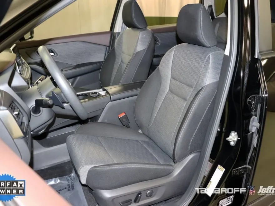 2023 Nissan Rogue SV photo 1