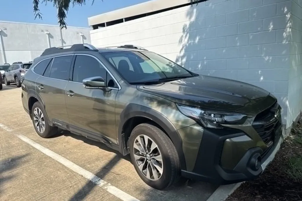2025 Subaru Outback Touring XT photo 1
