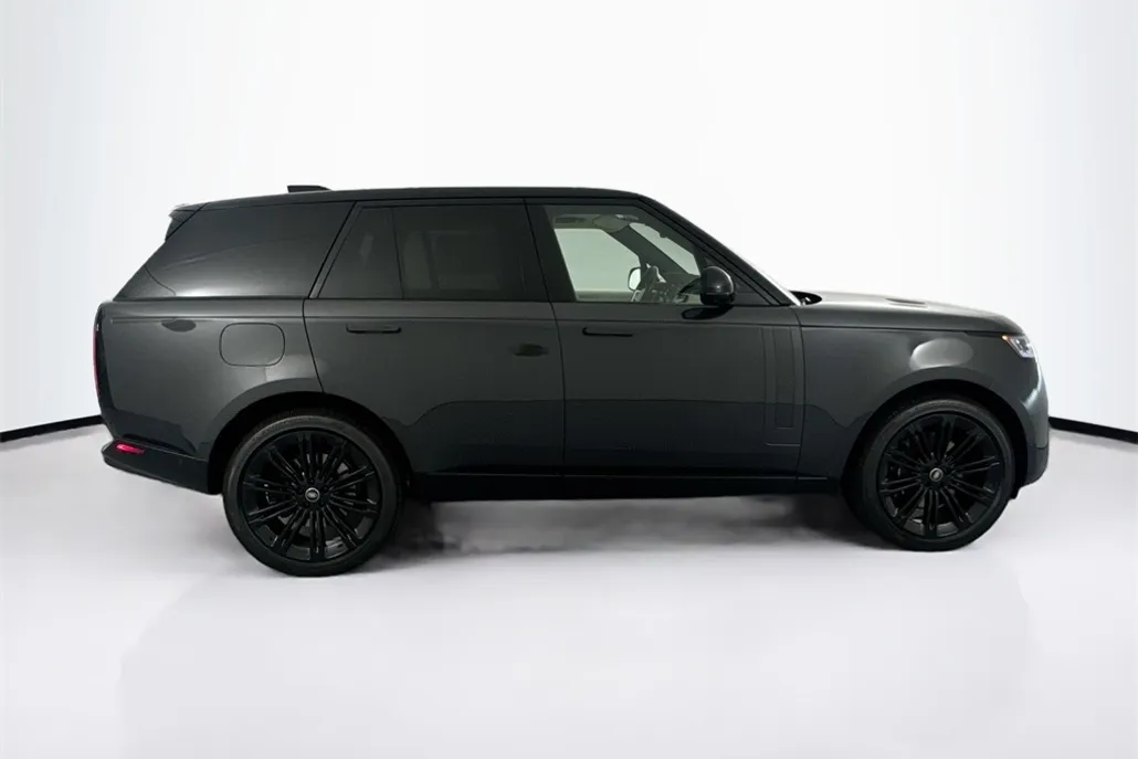 2025 Land Rover Range Rover SE photo 1