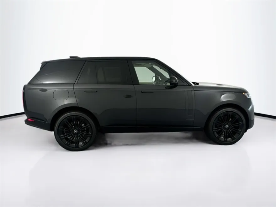 2025 Land Rover Range Rover SE photo 1