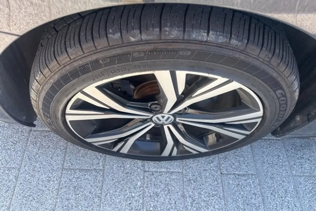 2021 Volkswagen Passat 2.0T SE photo 1