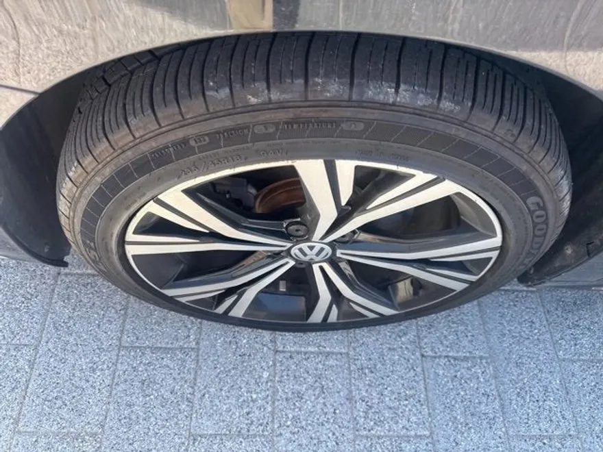 2021 Volkswagen Passat 2.0T SE photo 1