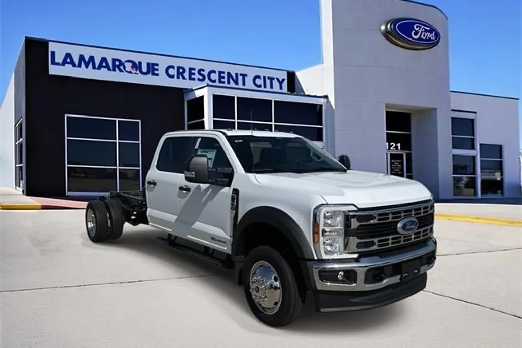 2025 Ford F-550 photo 1