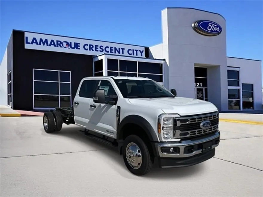 2025 Ford F-550 photo 1