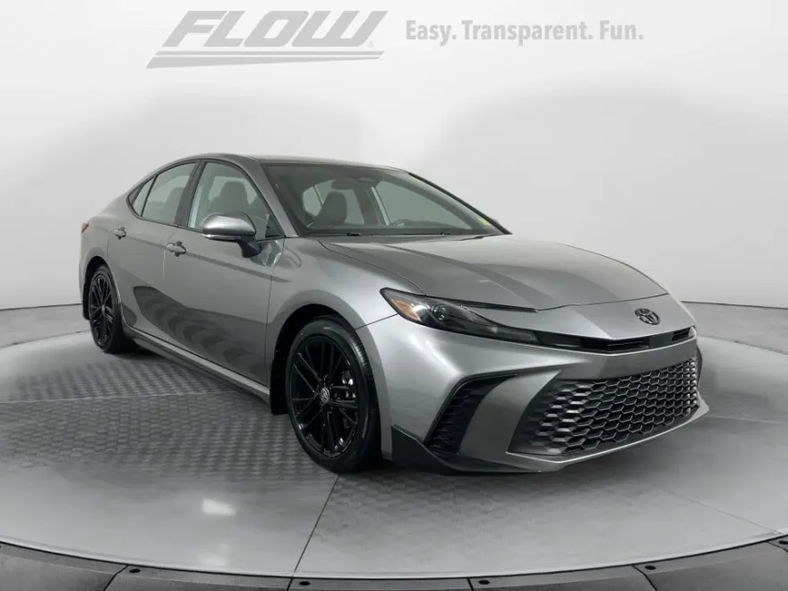 2025 Toyota Camry SE photo 1