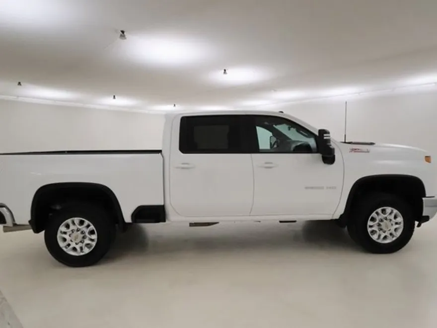 2025 Chevrolet Silverado 2500HD LT photo 1