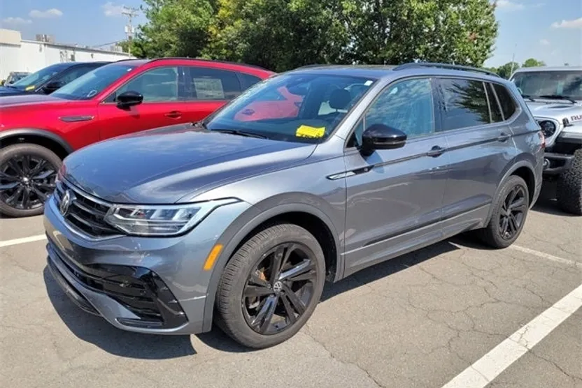 2023 Volkswagen Tiguan SE R-Line Black photo 1