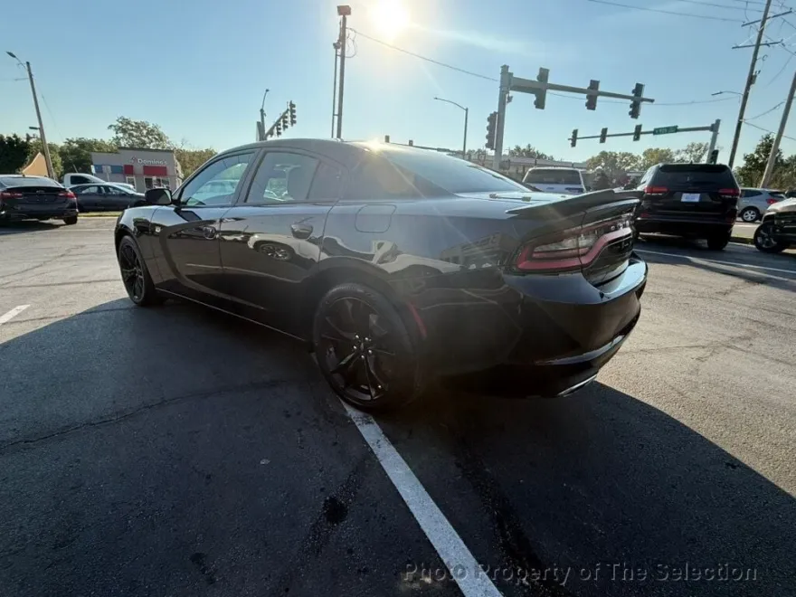 2017 Dodge Charger SE photo 1