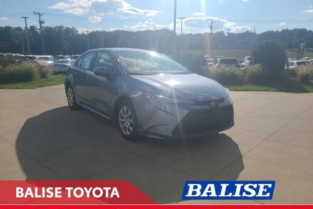 2022 Toyota Corolla LE photo 1