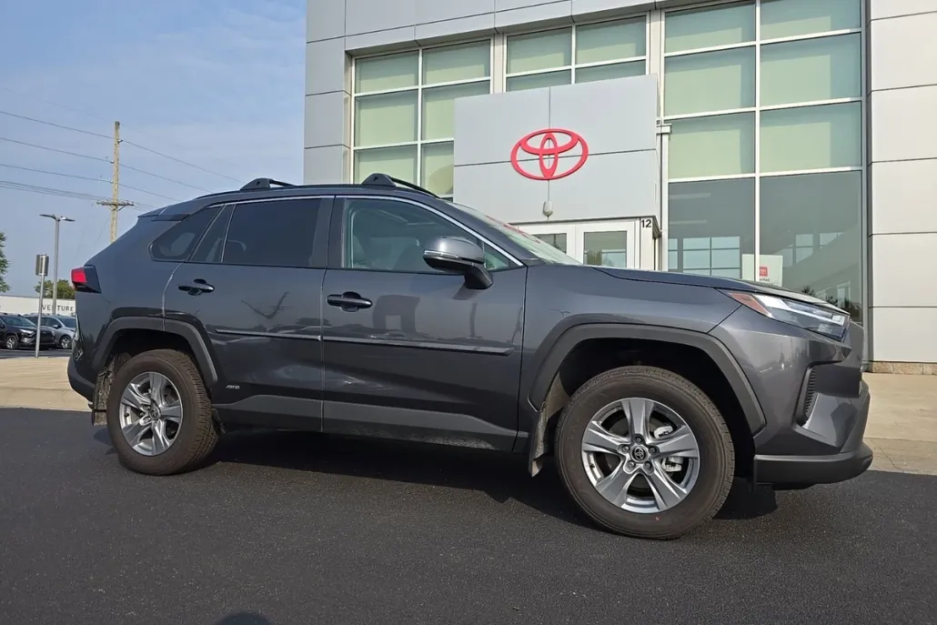 2025 Toyota RAV4 Hybrid XLE photo 1