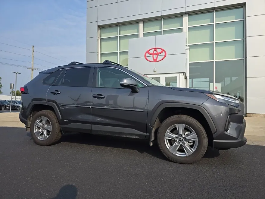 2025 Toyota RAV4 Hybrid XLE photo 1