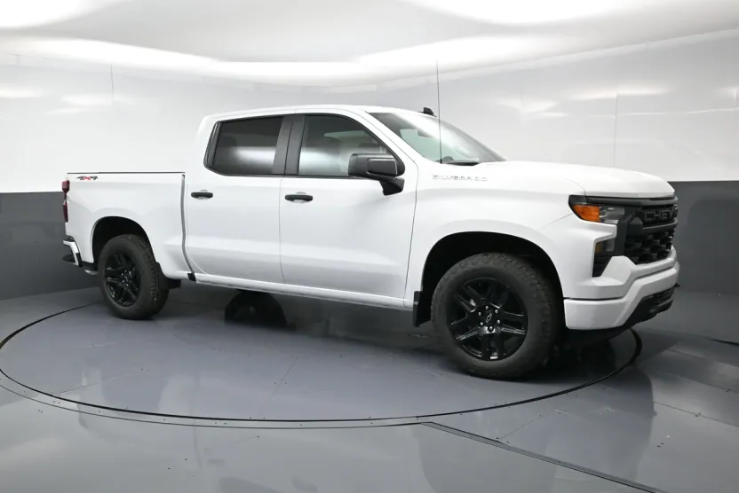 2026 Chevrolet Silverado 1500 Custom photo 1