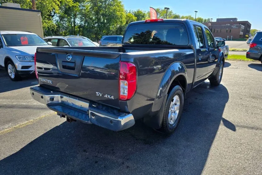 2013 Nissan Frontier SV photo 1