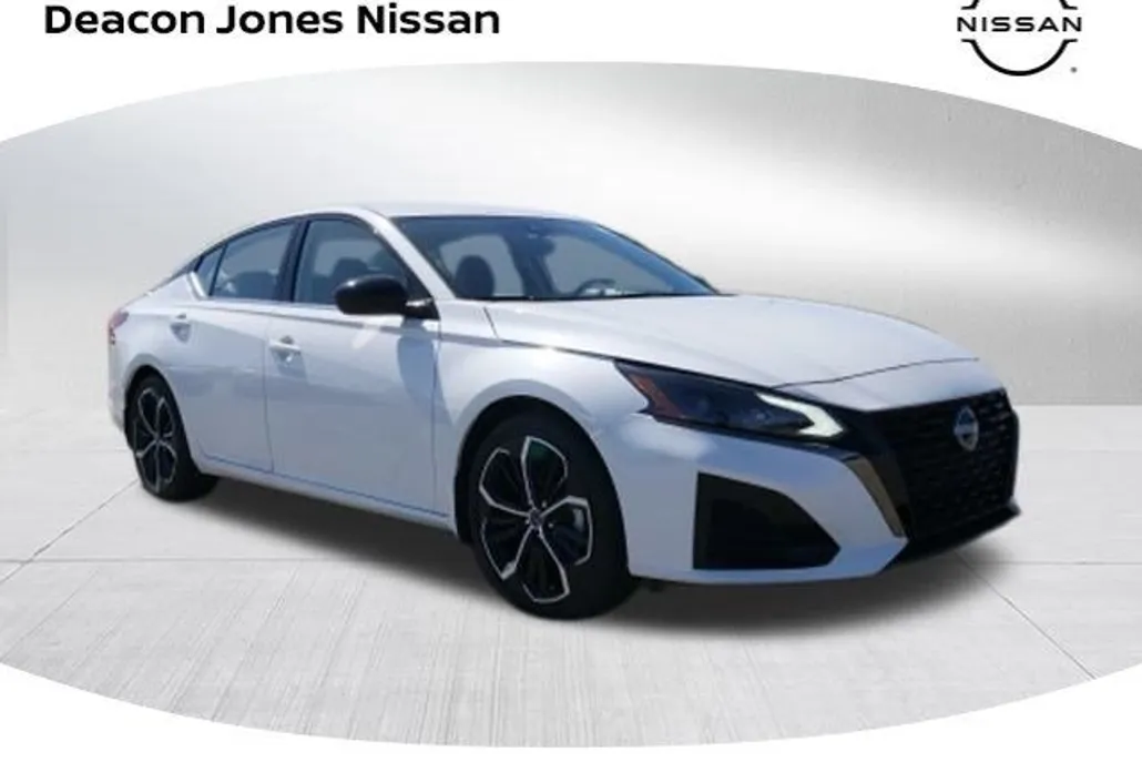 2023 Nissan Altima 2.5 SR photo 1