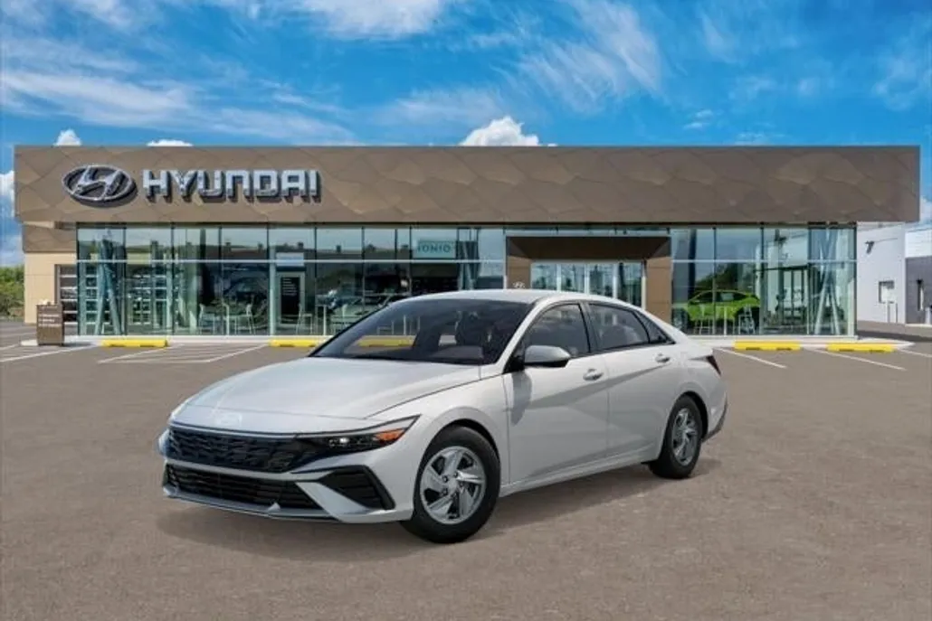 2025 Hyundai Elantra SE photo 1