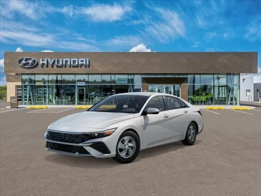 2025 Hyundai Elantra SE photo 1