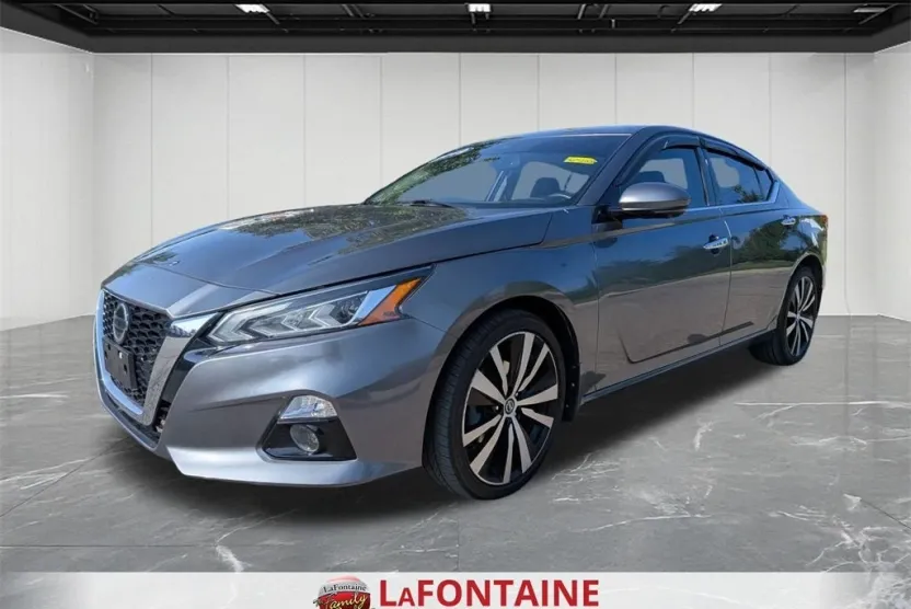 2019 Nissan Altima 2.5 Platinum photo 1