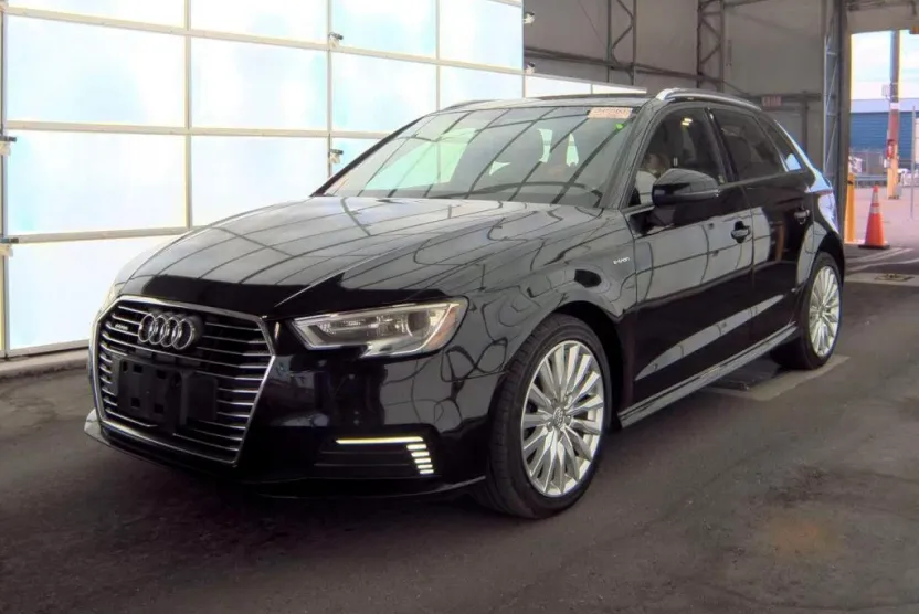 2017 Audi A3 E-tron Premium photo 1