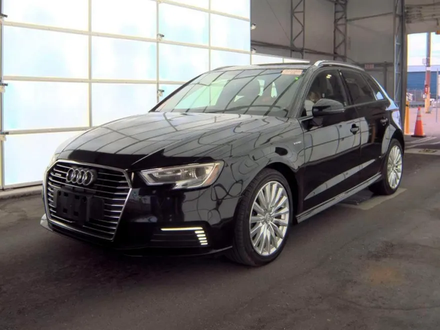 2017 Audi A3 E-tron Premium photo 1