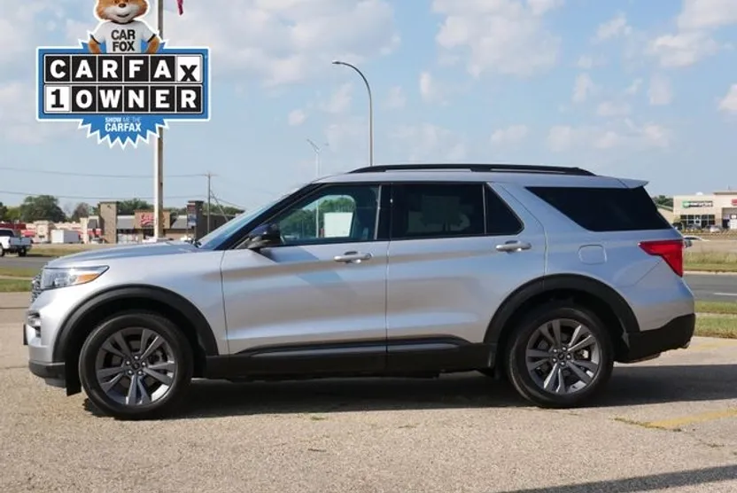2022 Ford Explorer XLT photo 1