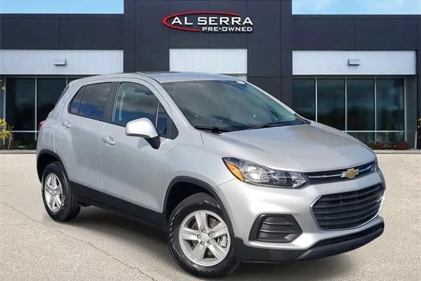 2022 Chevrolet Trax LS photo 1