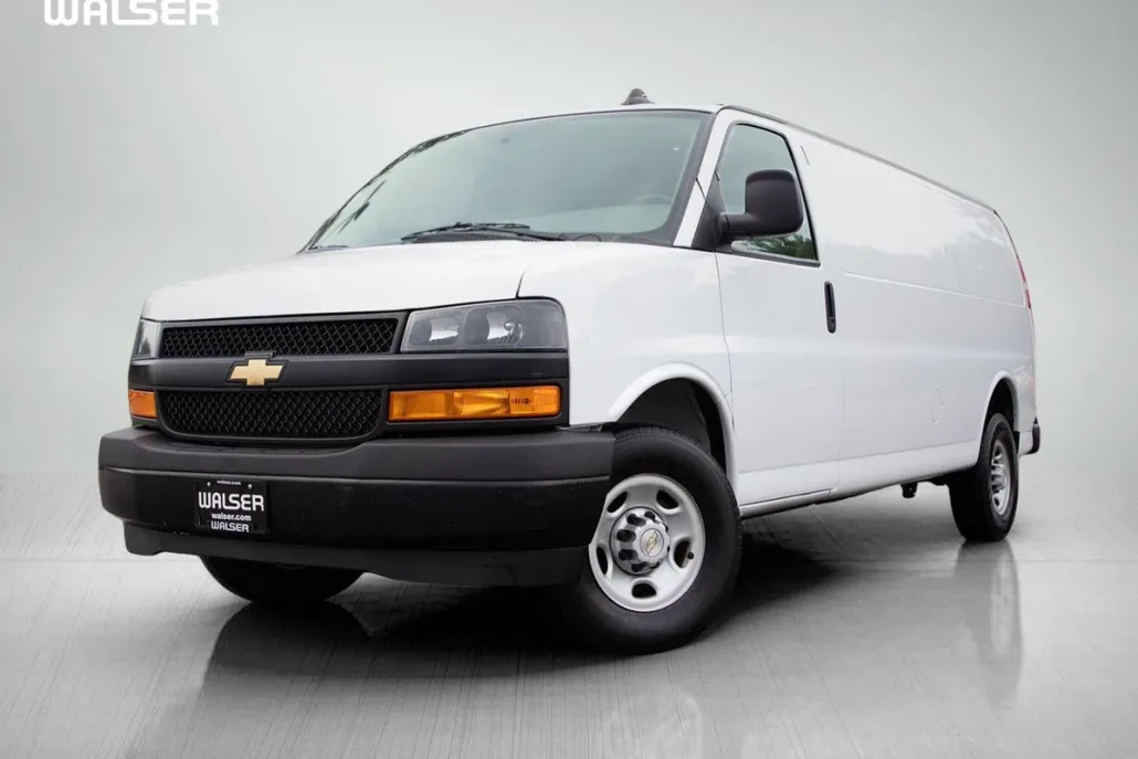 2022 Chevrolet Express 2500 photo 1