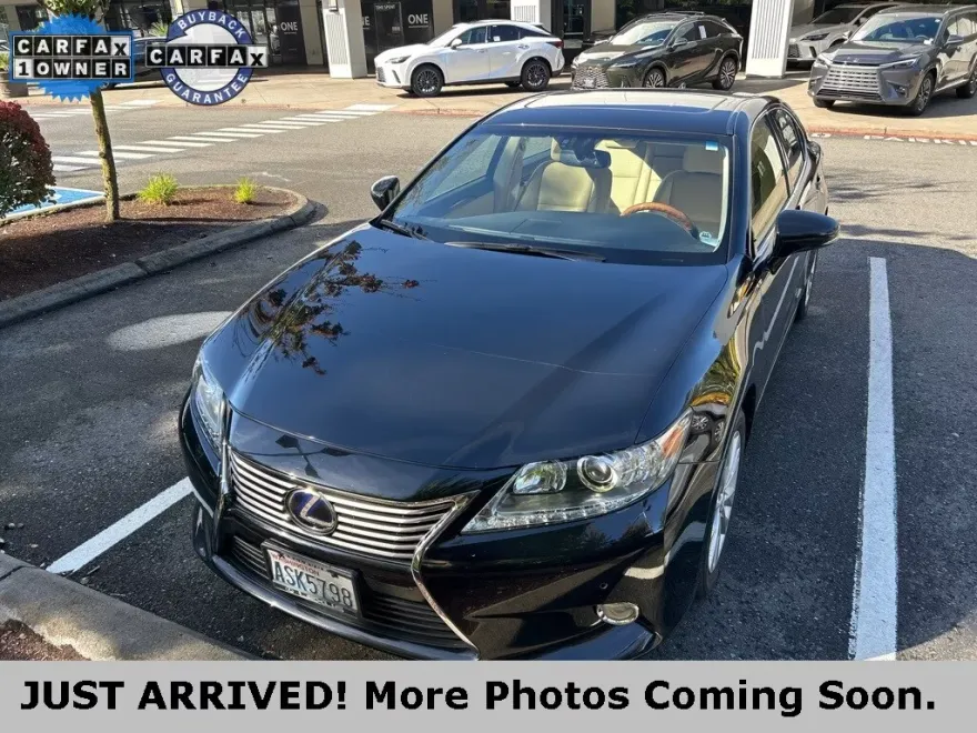 2015 Lexus ES 300h photo 1