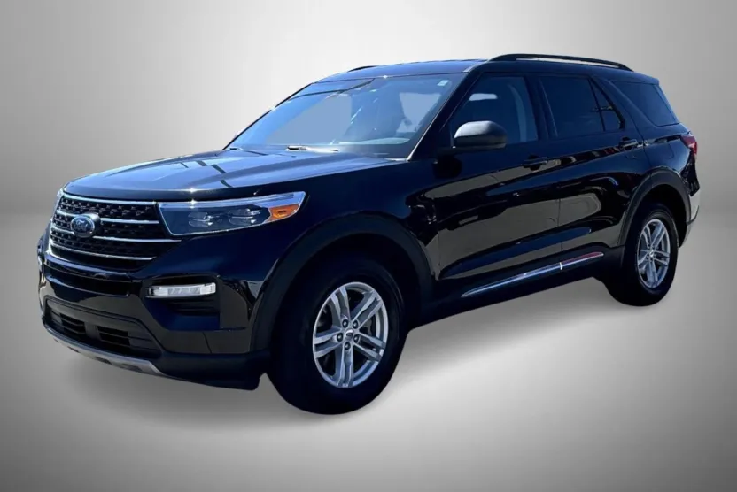 2024 Ford Explorer XLT photo 1